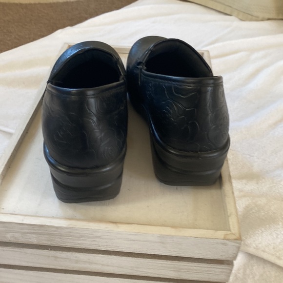 Easy stretch - Picture 3 of 4